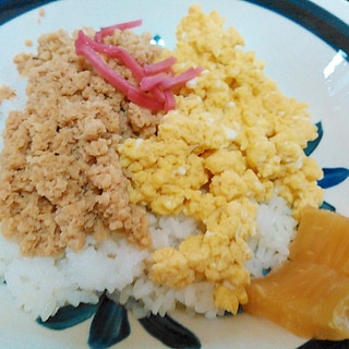 だし香るそぼろ丼